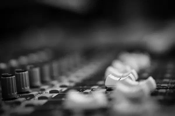Der Lackmustest: Warum Agentic AI nur dort liefert, wo Technologie, Prozess und Organisation zusammenpassen